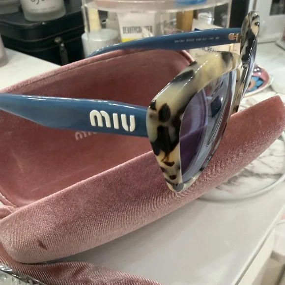 Miu Miu SMU 05U (55020) Sunglasses - Picture 3 of 3